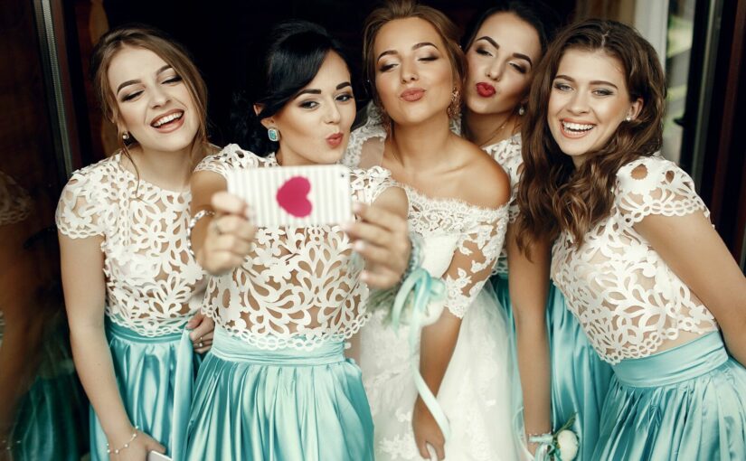 Should we – as Wedding Suppliers – embrace social media at weddings or discourage it?