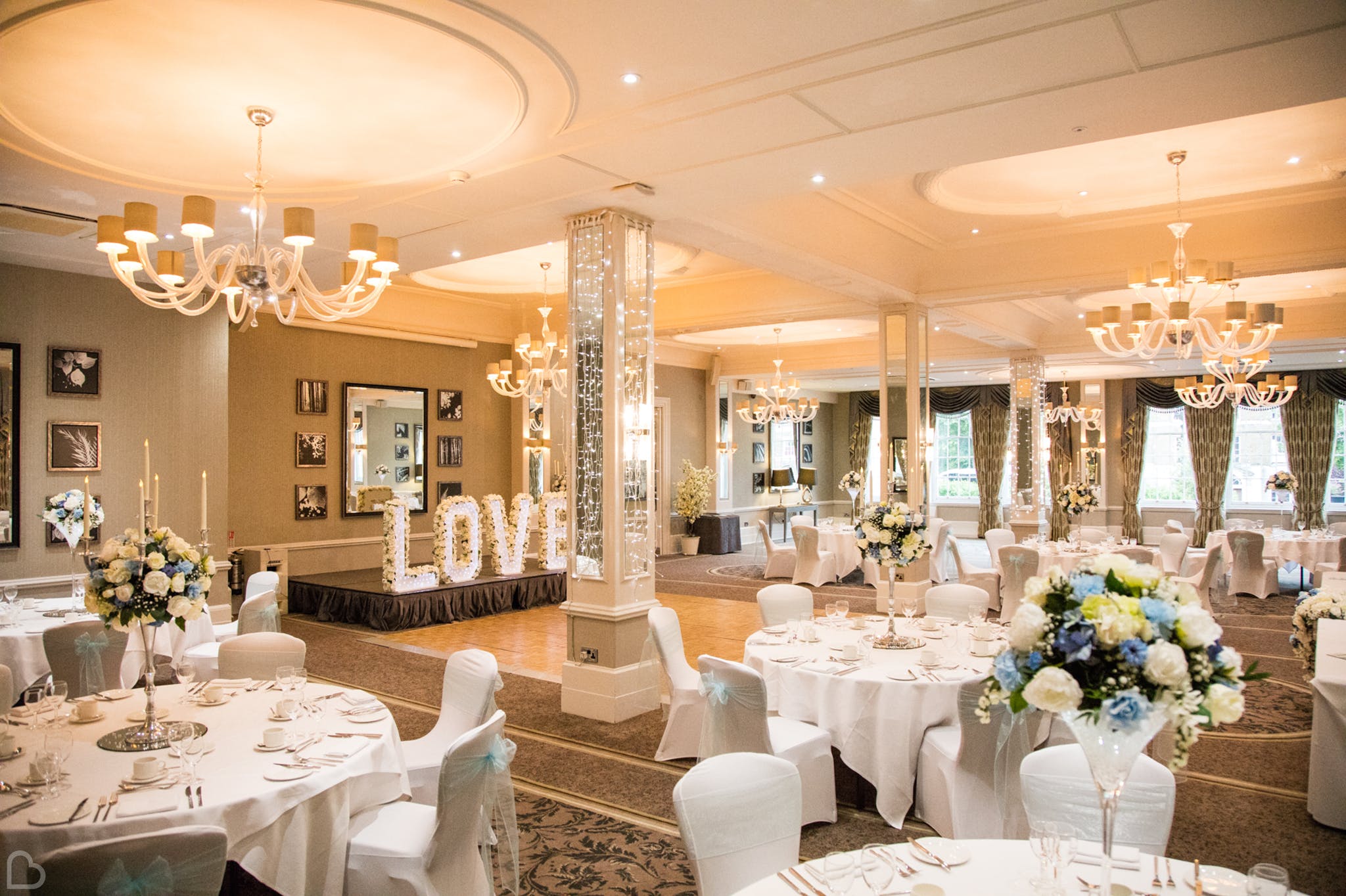 richmond hill hotel perfectly set tables for a wedding reception