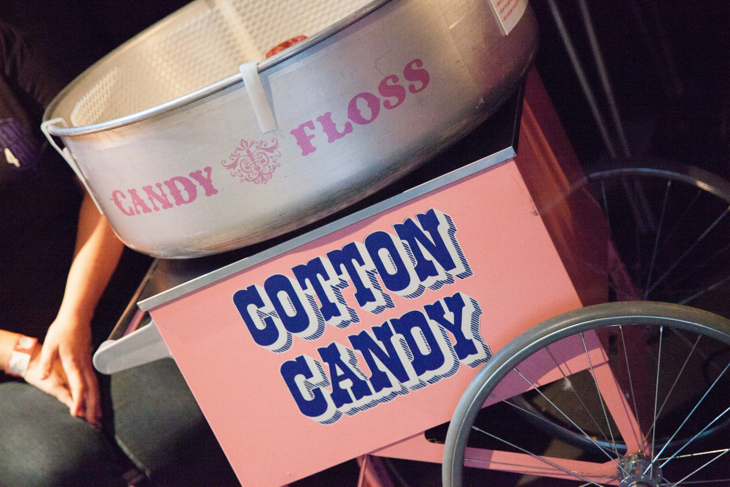 Bridebook.co.uk Cotton Candy Candyfloss cart