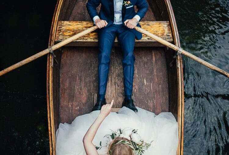bridebook.co.uk couple on a row boat
