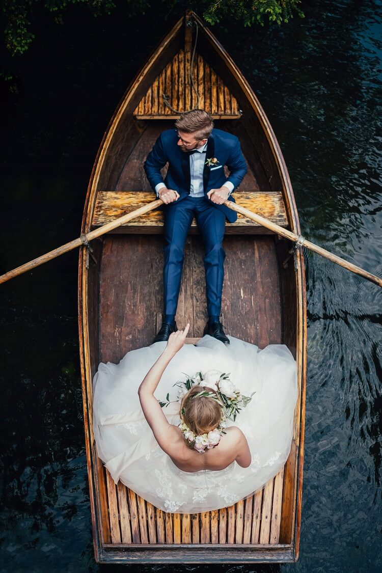 bridebook.co.uk couple on a row boat