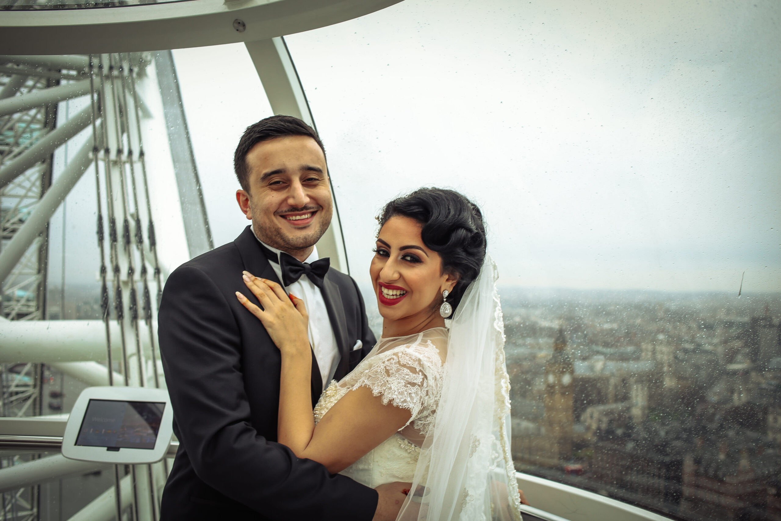 Real Wedding | Purple | Red | City | Hotel | London | London Eye | Hajley Photography #Bridebook #RealWedding #WeddingIdeas #LondonEye Bridebook.co.uk