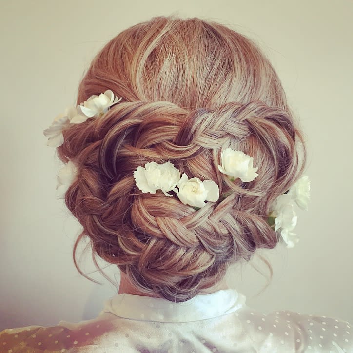 bridebook.co.uk-rose magnall up do with flowers