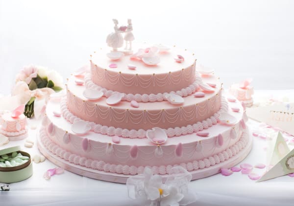 bridebook.co.uk pink laduree macaron cake