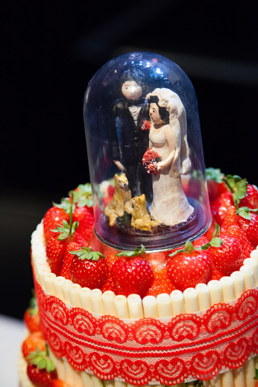 Bridebook.co.uk Dome Couple Cake Topper White Chocolate and Strawberries