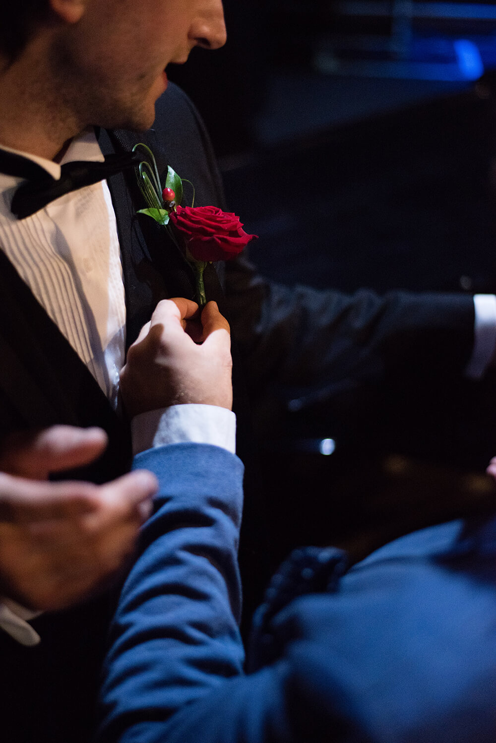 Bridebook.co.uk rose boutonniere on groom's tuxedo